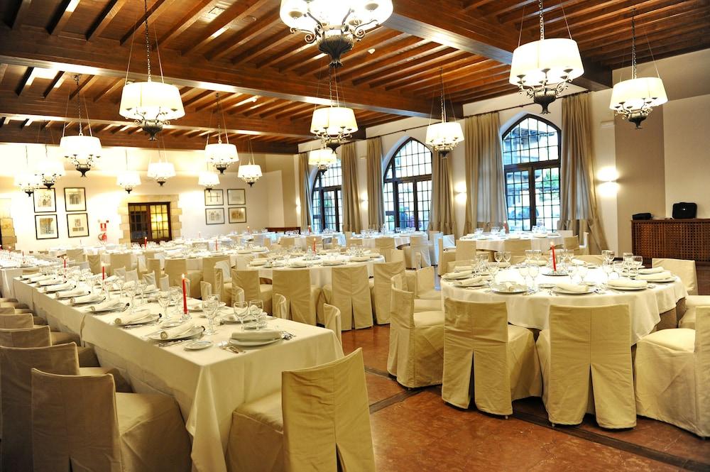 Parador De Santillana Del Mar Exterior photo